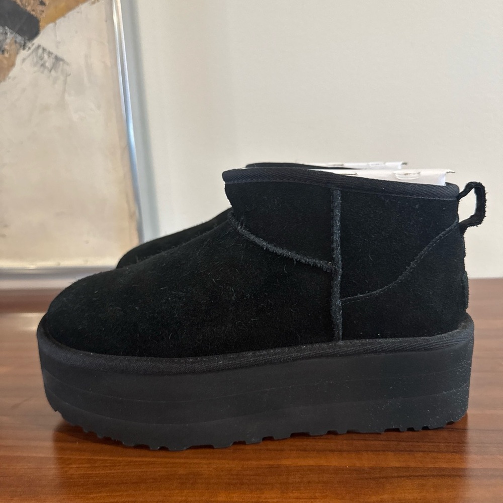 UGG Womens Classic Mini Platform Black Suede Boots US 8